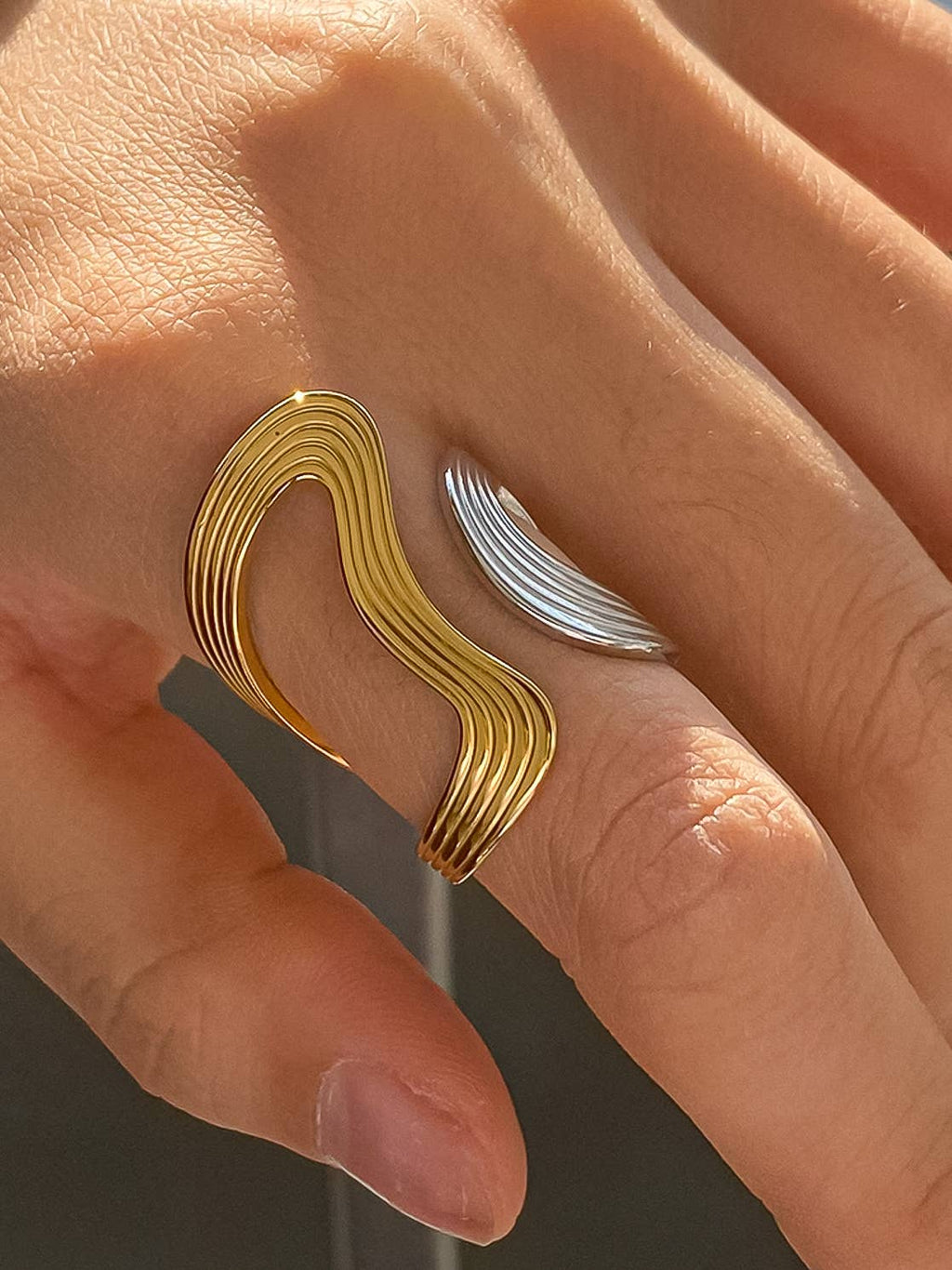 Xena Wavy Abstract Ring