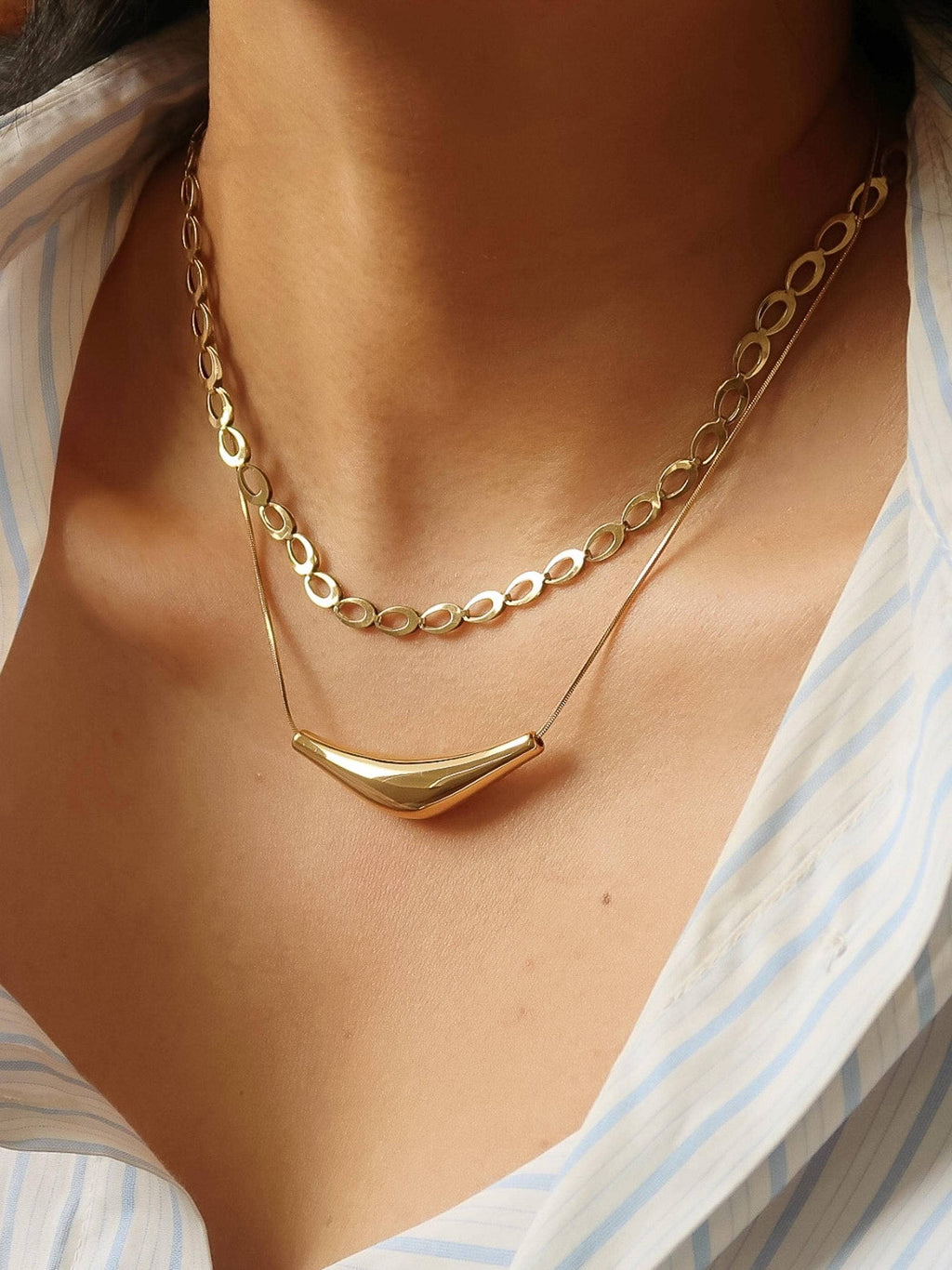 Cendre Curve Sweater Necklace