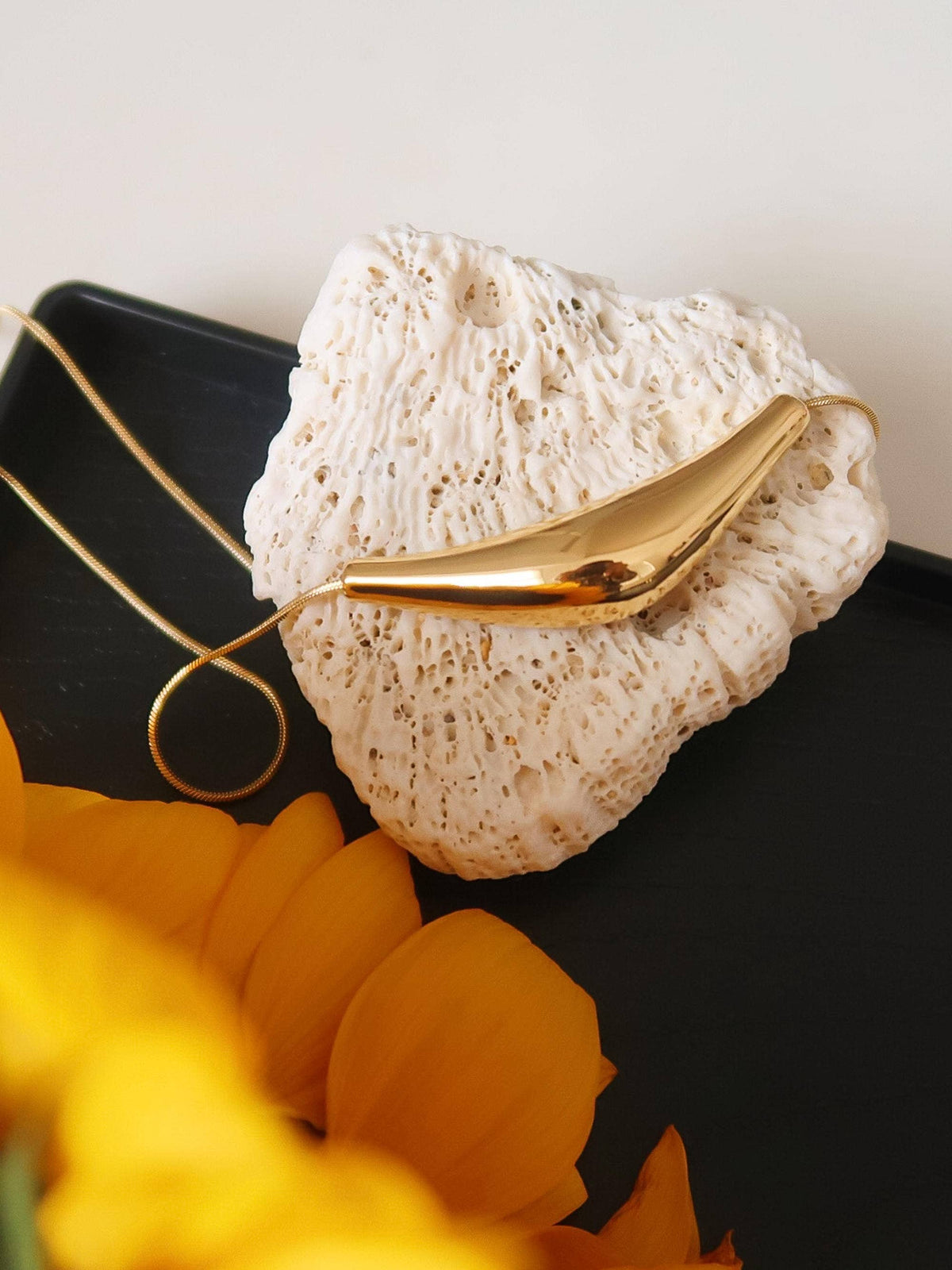 Cendre Curve Sweater Necklace
