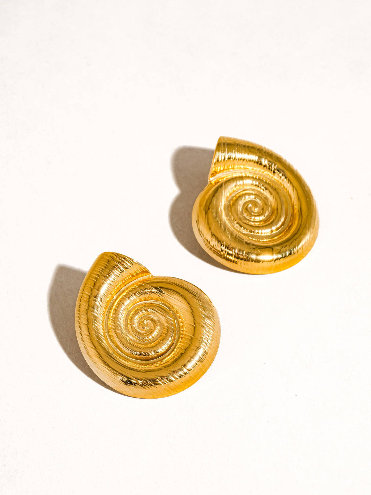 Coraline Large Seashell Stud