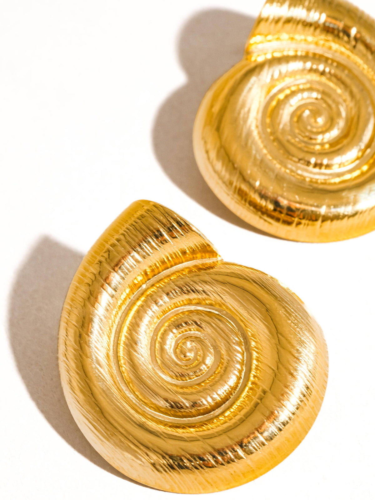 Coraline Large Seashell Stud