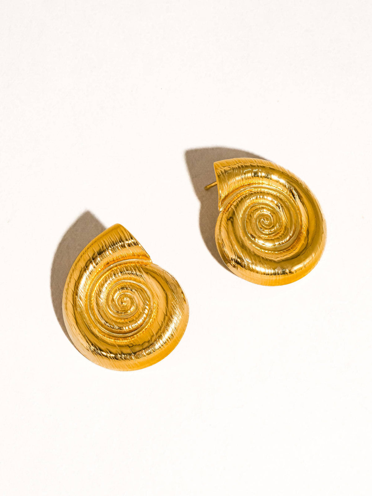 Coraline Large Seashell Stud